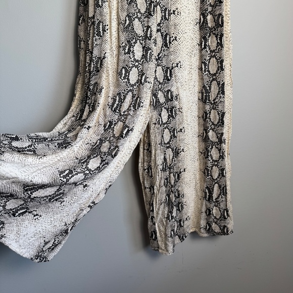 Women's Palazzo Capri Jumpsuit Snakeskin Print Size S Spaghetti Strap Festival - Picture 2 of 16